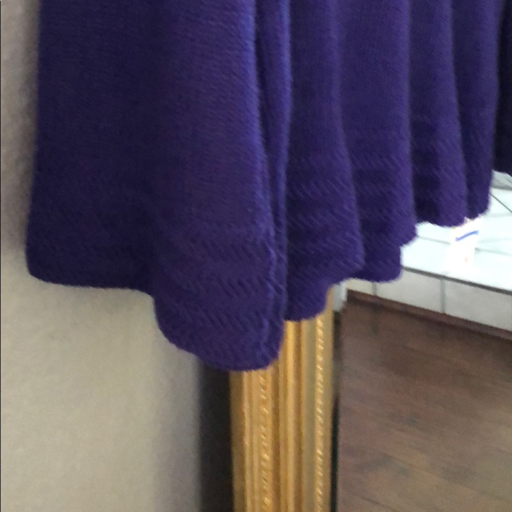 Sweater - Picture 2 of 5